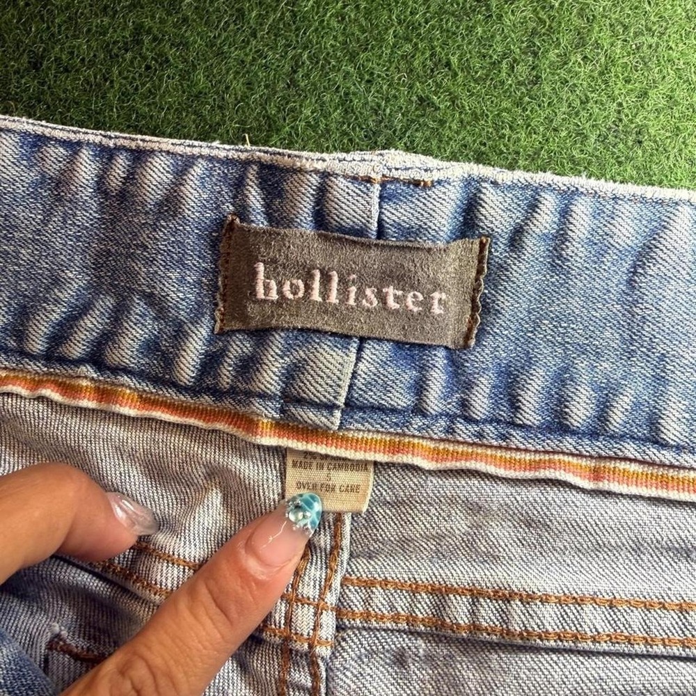 Hollister Co. blue denim shorts with frayed hem Size 5 - Picture 3 of 4